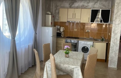 Location d’un appartement confortable de 3 pièces, 140 m², dans le quartier Mamaia, Constanța, Roumanie